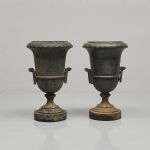 1084 9569 GARDEN URNS